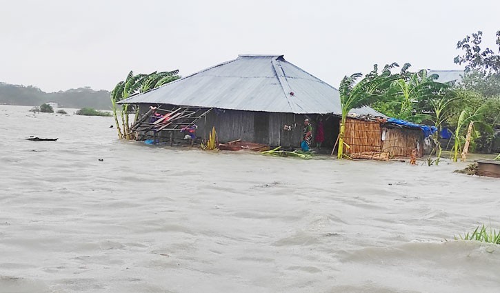 পটুয়াখালীতে ১৬ গ্রাম প্লাবিত ঘূর্ণিঝড় ইয়াসের প্রভাবে